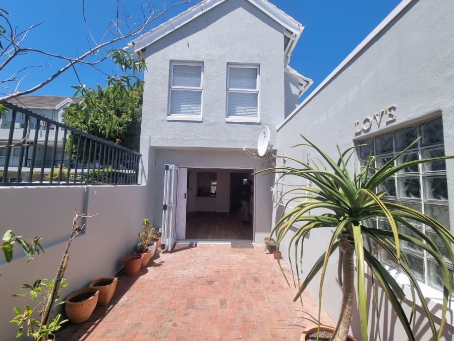 2 Bedroom Property for Sale in Claremont Upper Western Cape